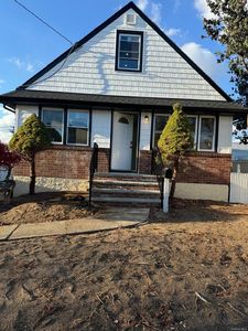 1747 Chestnut Street, Merrick, NY, 11566