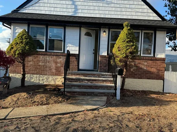 1747 Chestnut Street, Merrick, NY 11566