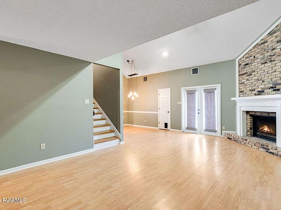 3rd image of 107 Logan St
