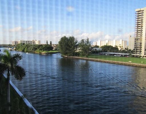5th image of 36 Yacht Club Dr APT 601