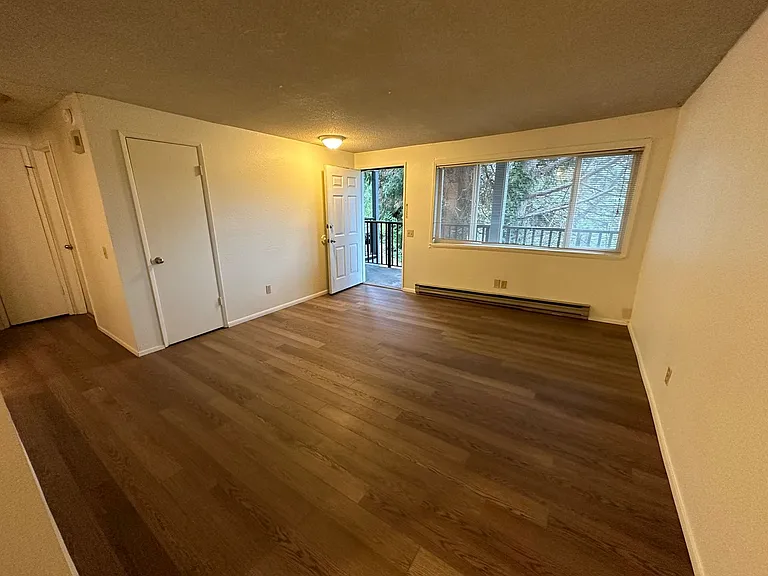 2000 Knox Ave — Photo 4