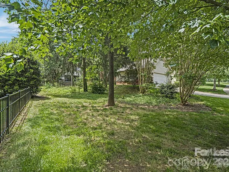 112 McConnell Dr — Photo 8