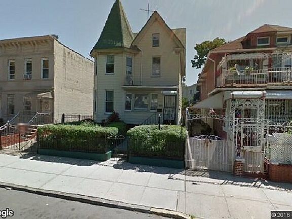 2nd image of 325 E 28th St
