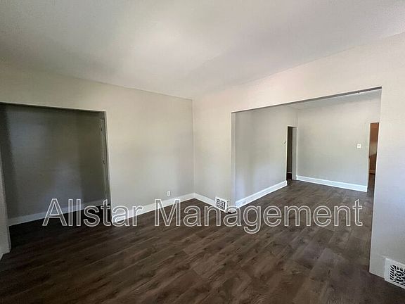 4th image of 9016-9018 Yale Ave
