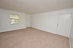2nd image of 1931 Woodcrest Dr