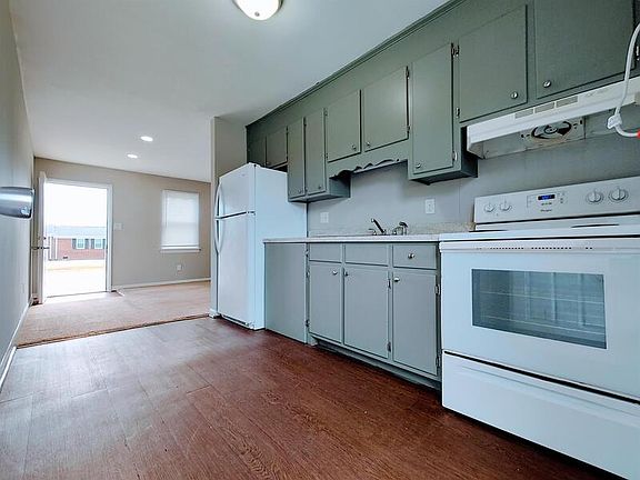 3rd image of 4125 Sunset Ave #G