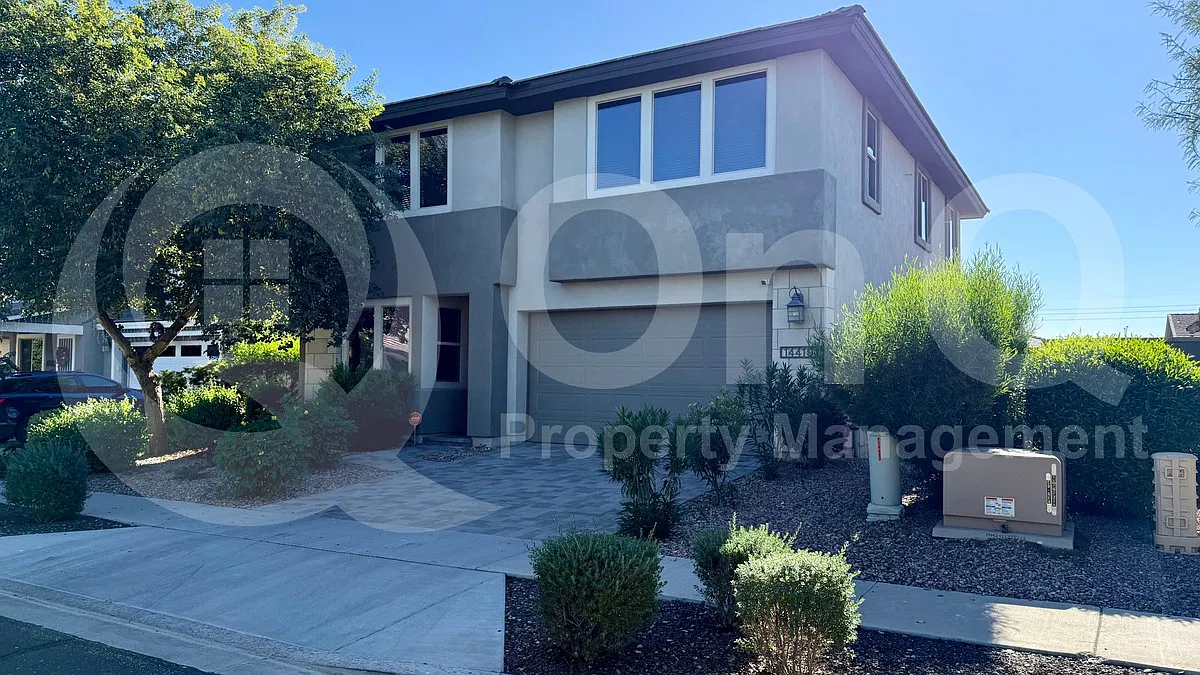 5 bed, 3.5 bath, 3064 sqft, $3,199 — Photo 2