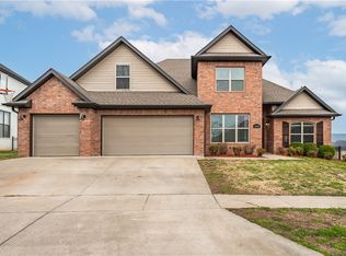 1601 S Coopers Cv, Fayetteville, AR 72701