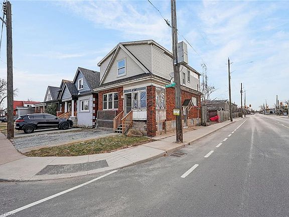 4th image of 240 Paling Ave