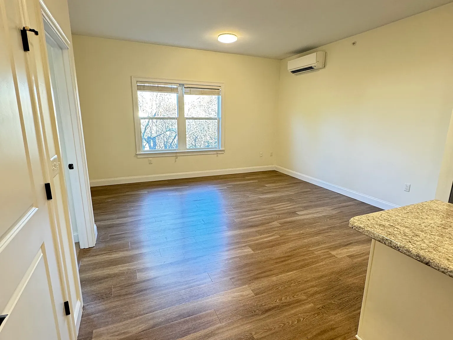 1 bed, 587 sqft, $2,000 — Photo 3