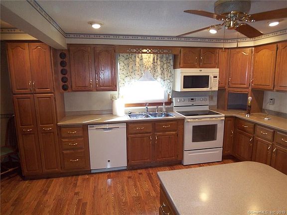 4th image of 8 Pillsbury Hl