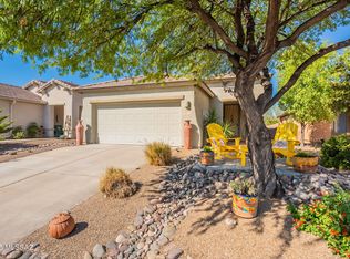 897 N Delacroix Dr, Green Valley, AZ 85614