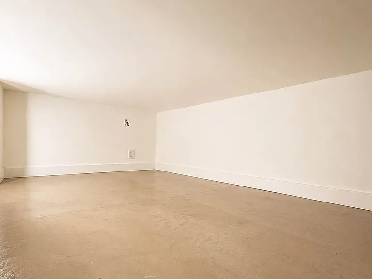 321 W 105th St #1B — Photo 4