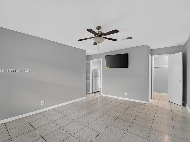129 SE 4th Ave #4 — Photo 7