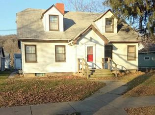404 Center Ave, Decorah, IA 52101