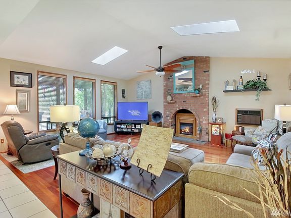 3rd image of 15719 15th Avenue Ct E