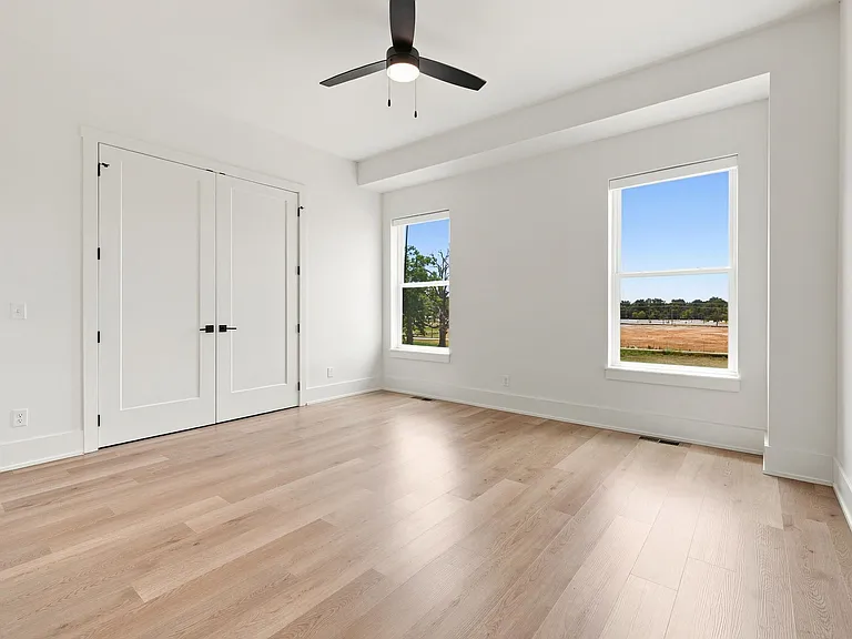 529 SW 5th St — Photo 11