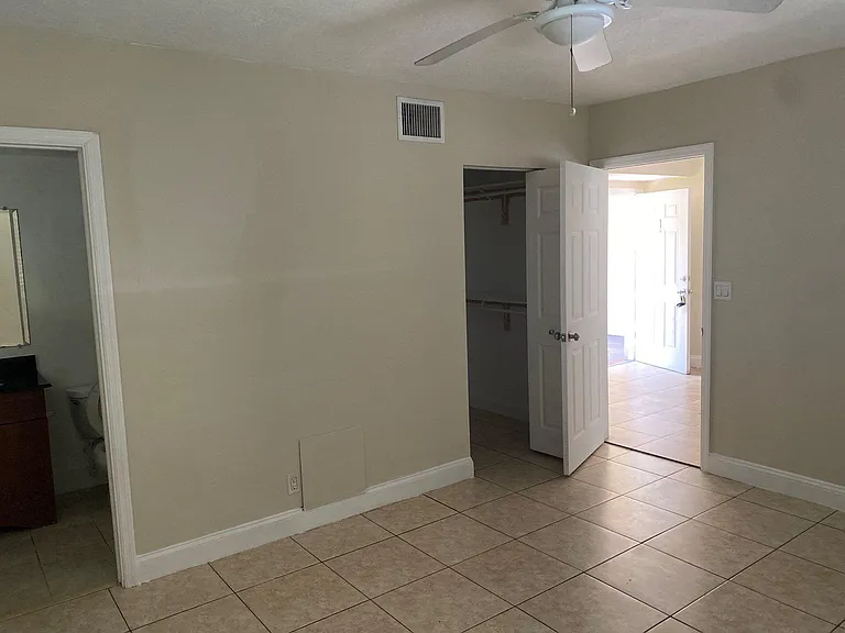 1444 Windsor Ct #1 — Photo 9