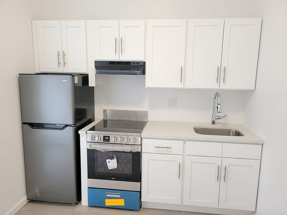 2nd image of 137 W 5th Ave #B2