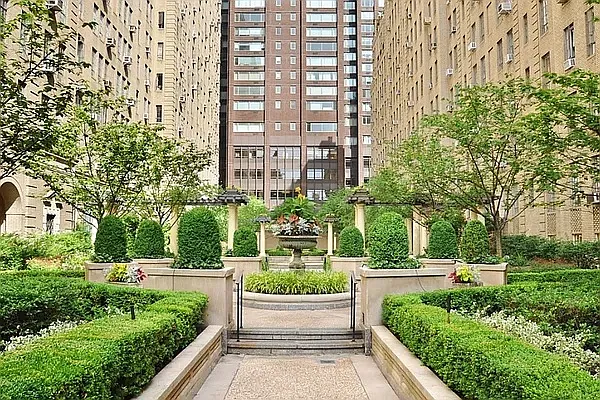 Rented by Compass | media 11