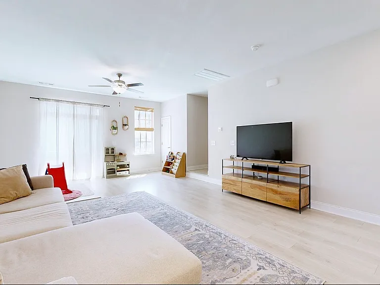 719 Chard Ln — Photo 5