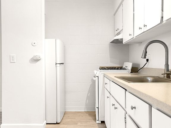 3rd image of 1001 Louisiana Blvd SE #22