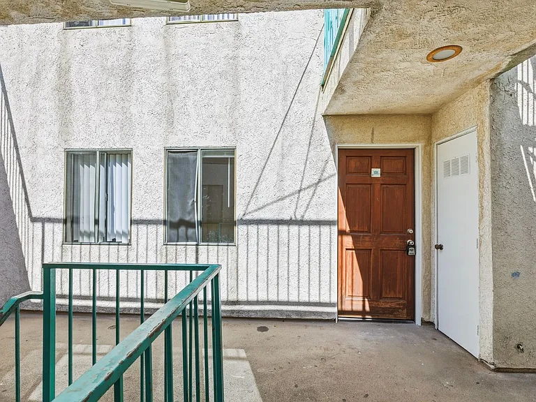 700 E Harvard St — Photo 20