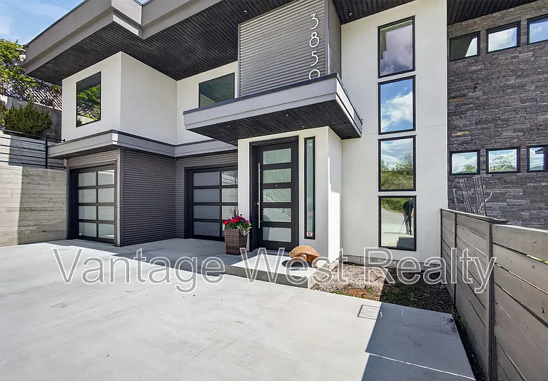 3859 Carrall Rd #1 — Photo 52