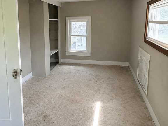 4th image of 180 E Perry St