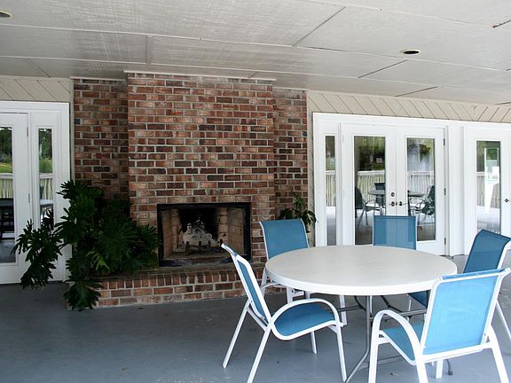 Club House Patio (off from Pool)