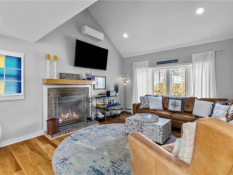 391 Valley Rd — Photo 9