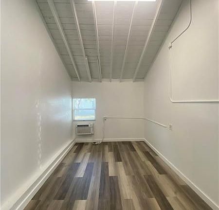 5th image of 2549 NE 190th St APT 1