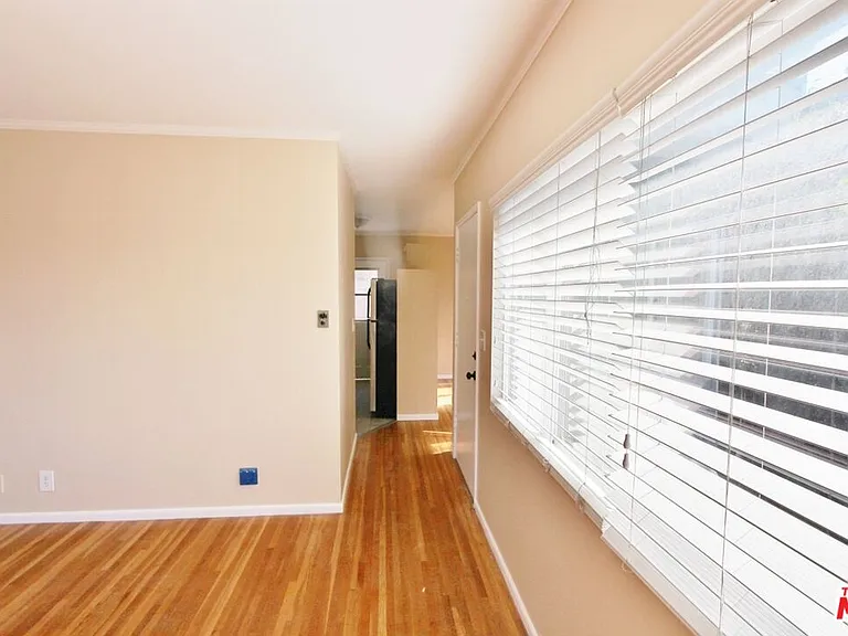 380 Pershing Dr — Photo 7