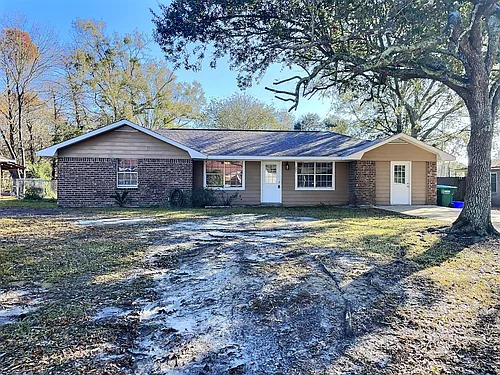 221 Eastland Blvd Photo 1