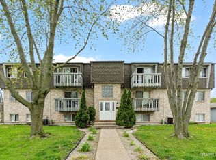 2301 Bicentennial Ave APT 5, Crest Hill, IL 60403
