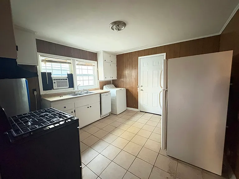 1053 Lubel Ave — Photo 3