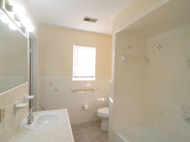 8205 Willowbrook Cir SE #C — Photo 10