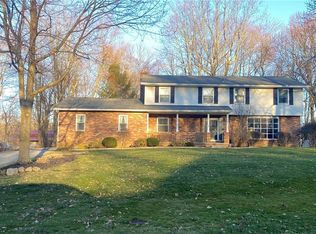 2667 Laurie Ln, Barberton, OH 44203