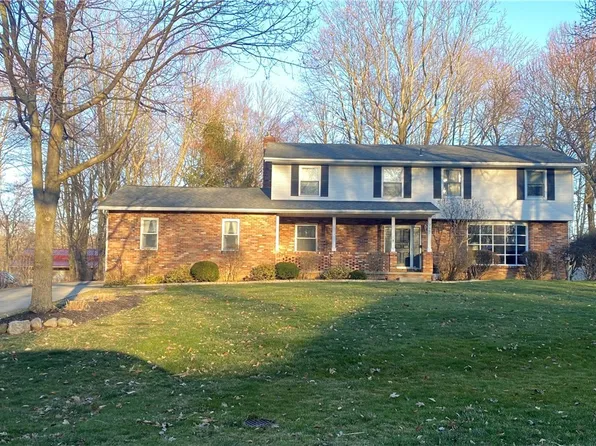 2667 Laurie Ln, Barberton, OH 44203