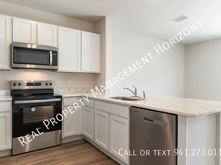 17769 Crescent Moon Loop — Photo 6