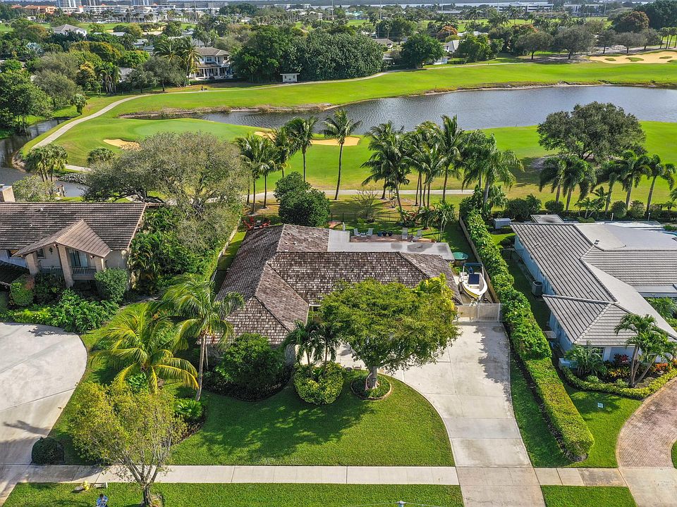 1st image of 864 Country Club Dr