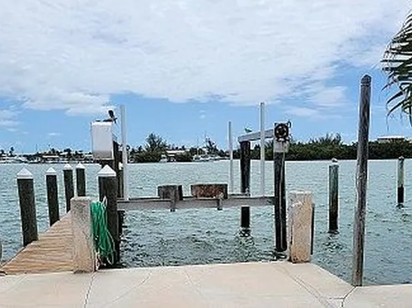 27 Sadowski Cswy, Key Colony Beach, FL 33051