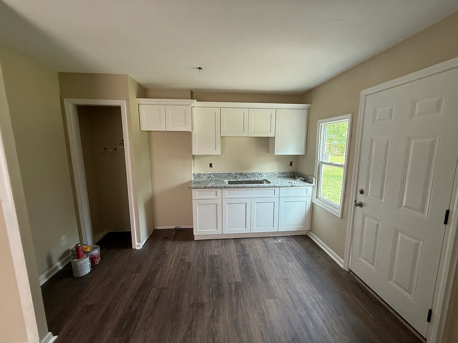 3 bed, 792 sqft, $1,000 — Photo 2