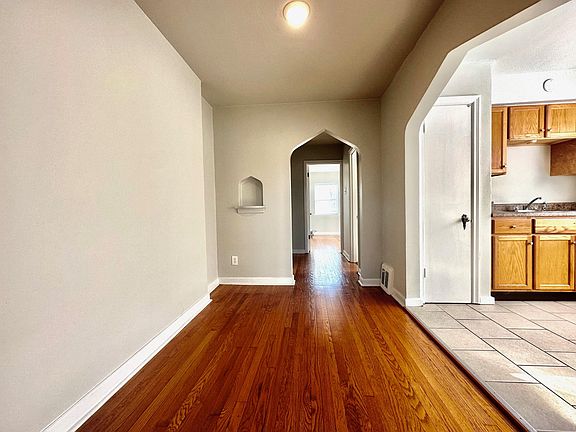 3rd image of 5524 Chippewa St #2W