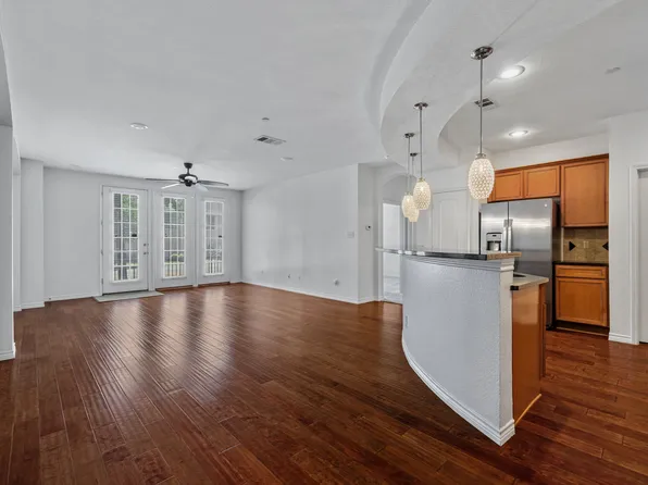 950 Henderson St APT 1104, Fort Worth, TX 76102