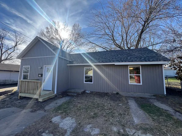 317 McNatt Ave, Aurora, MO 65605