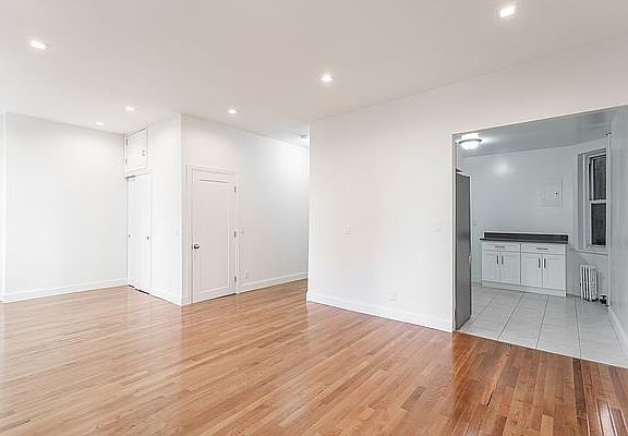 2nd image of 304 E 83rd St APT 4A