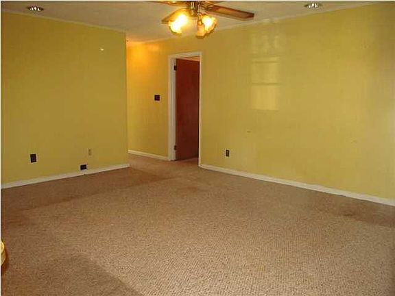 5th image of 736 Queensbury Dr