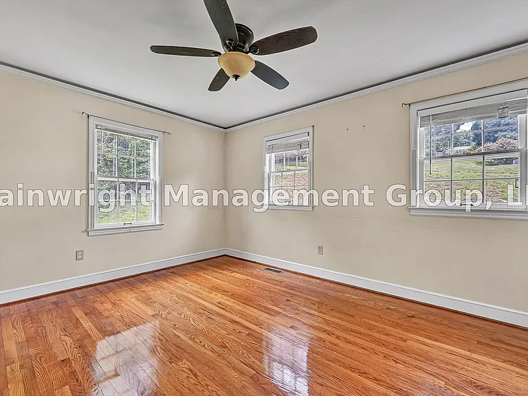 4374 Sheldon Dr — Photo 10