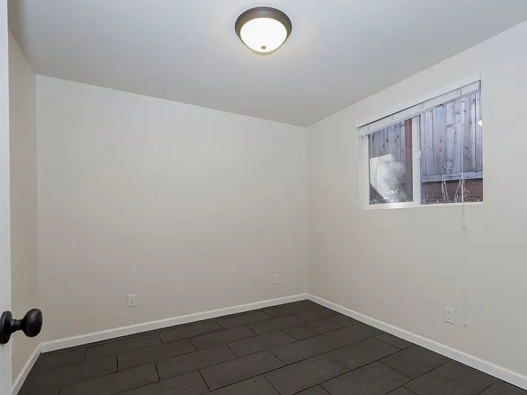 88 Southgate St — Photo 44